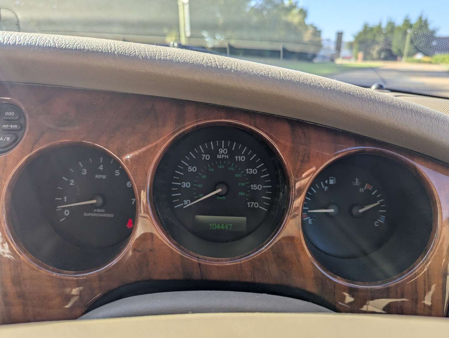 <p>1999 JAGUAR XKR 4.0 AUTO CONVERTIBLE</p>