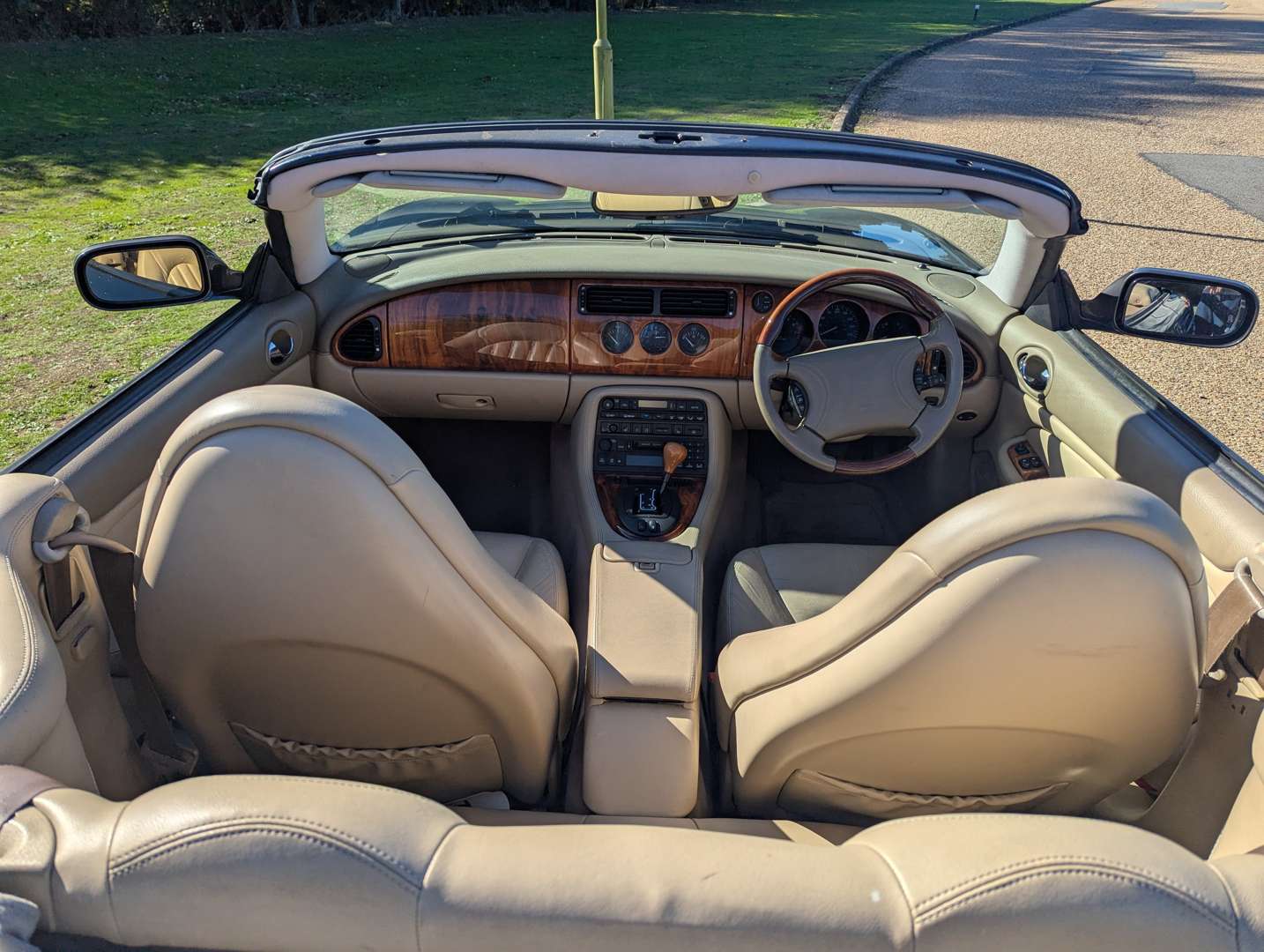 <p>1999 JAGUAR XKR 4.0 AUTO CONVERTIBLE</p>