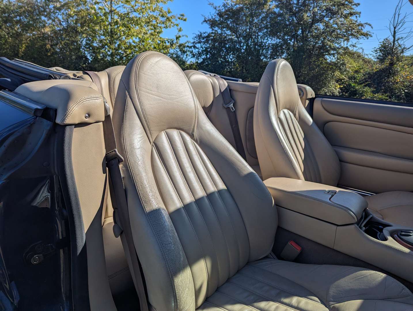 <p>1999 JAGUAR XKR 4.0 AUTO CONVERTIBLE</p>