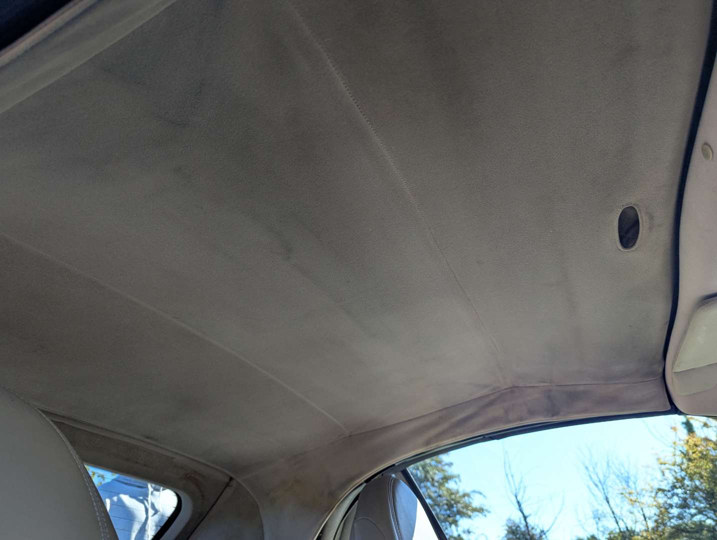 <p>1999 JAGUAR XKR 4.0 AUTO CONVERTIBLE</p>