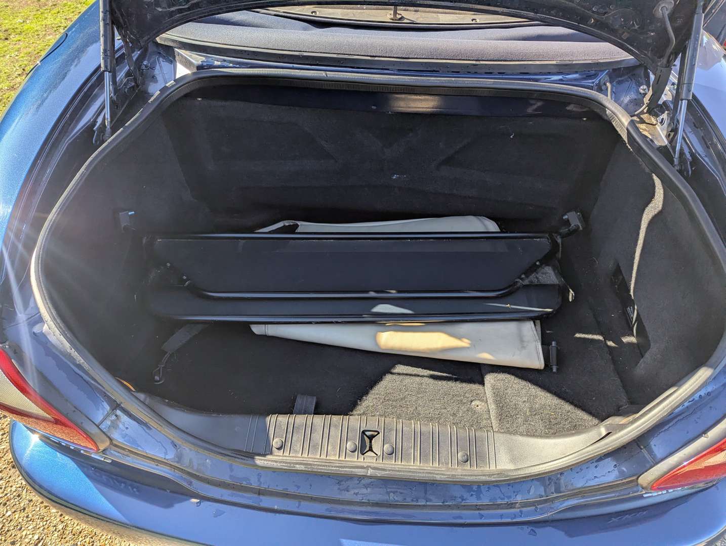 <p>1999 JAGUAR XKR 4.0 AUTO CONVERTIBLE</p>