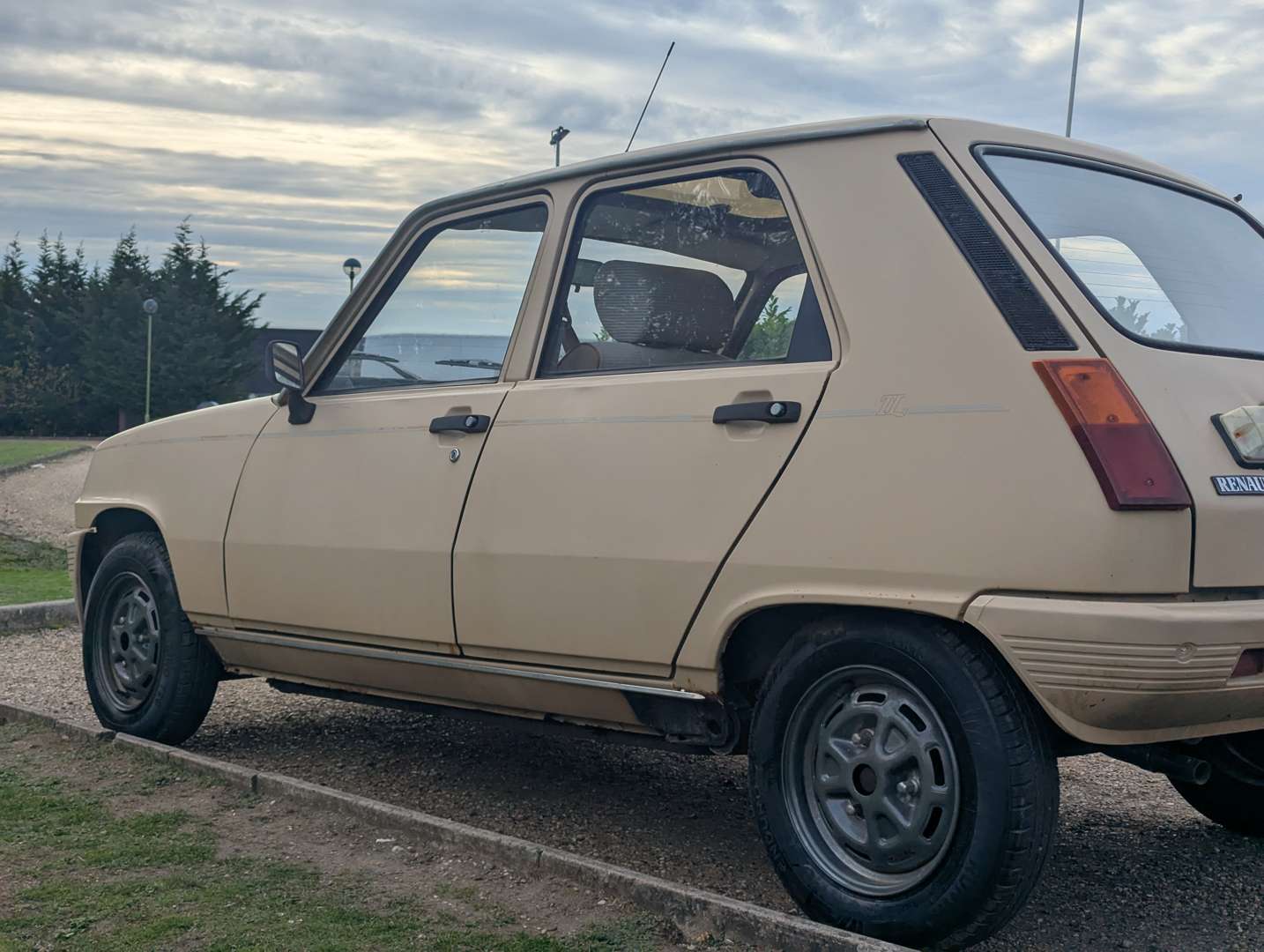 <p>1984 RENAULT 5 TL</p>