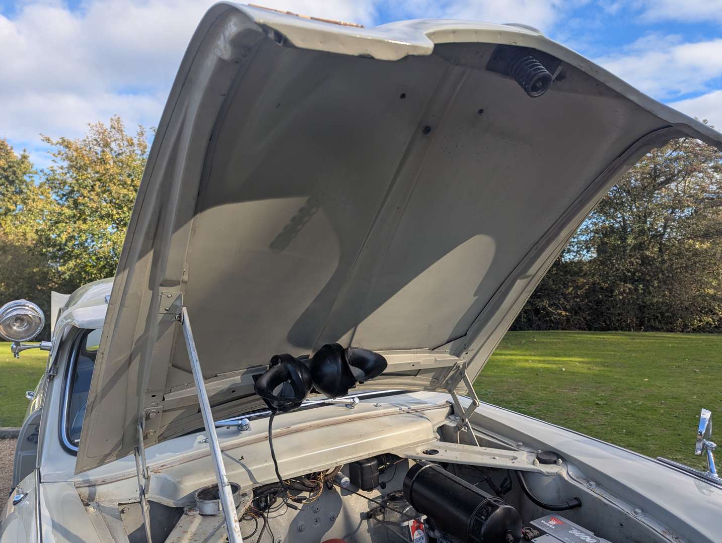 <p>1954 FORD ZEPHYR ZODIAC MKI</p>