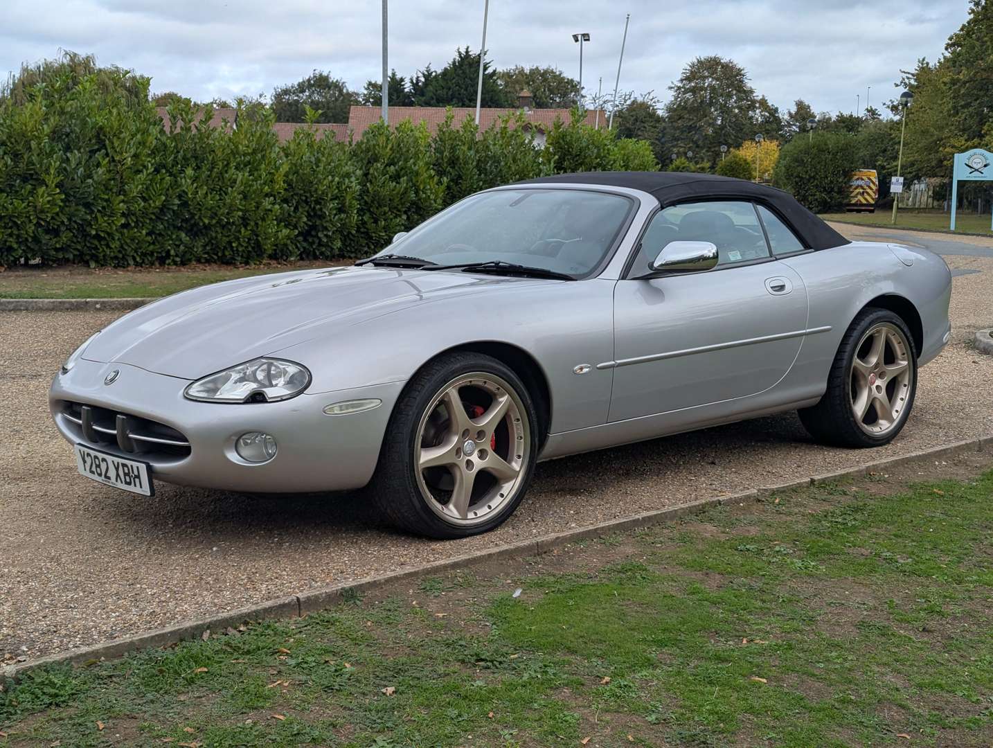 <p>2001 JAGUAR XK8 4.0 CONVERTIBLE AUTO</p>