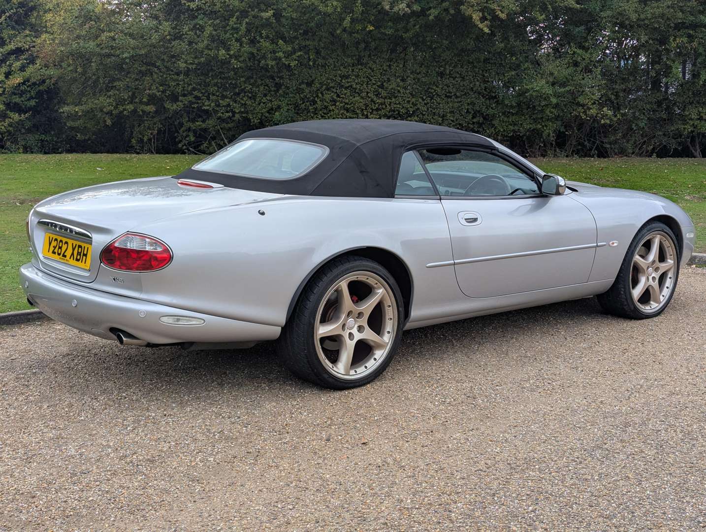 <p>2001 JAGUAR XK8 4.0 CONVERTIBLE AUTO</p>