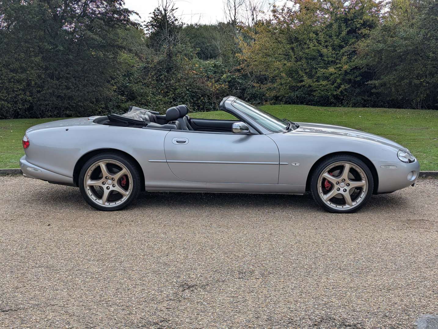 <p>2001 JAGUAR XK8 4.0 CONVERTIBLE AUTO</p>
