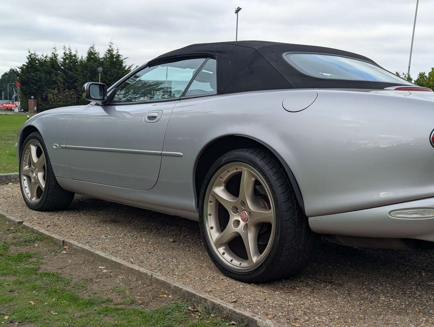 <p>2001 JAGUAR XK8 4.0 CONVERTIBLE AUTO</p>