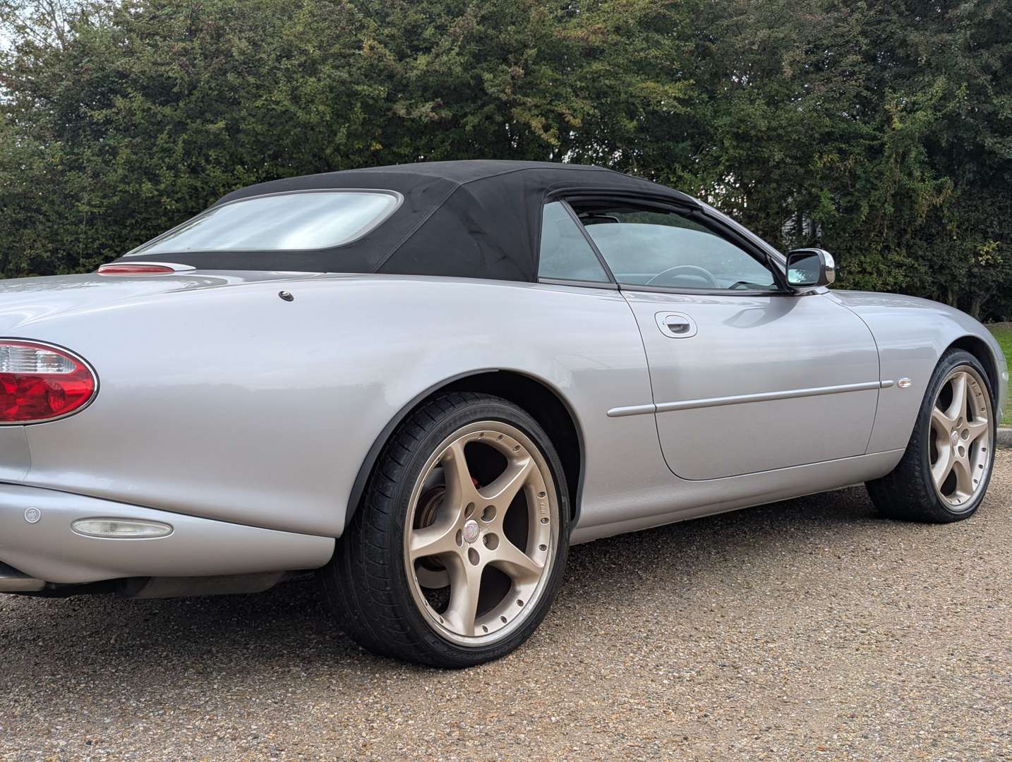 <p>2001 JAGUAR XK8 4.0 CONVERTIBLE AUTO</p>