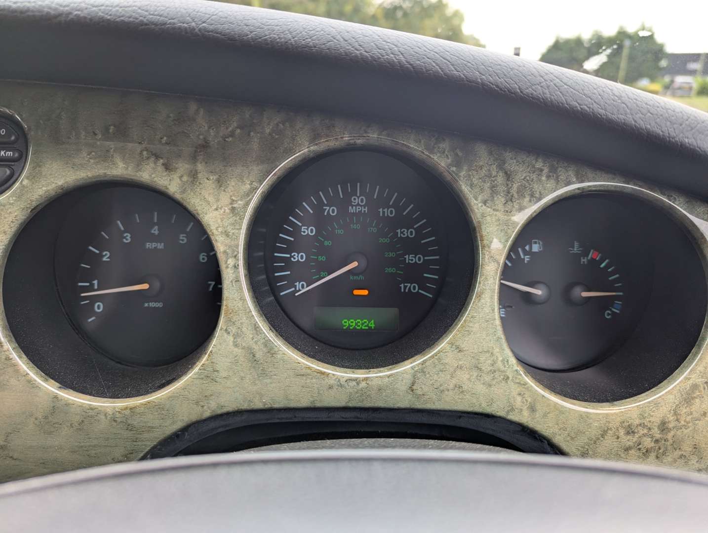 <p>2001 JAGUAR XK8 4.0 CONVERTIBLE AUTO</p>