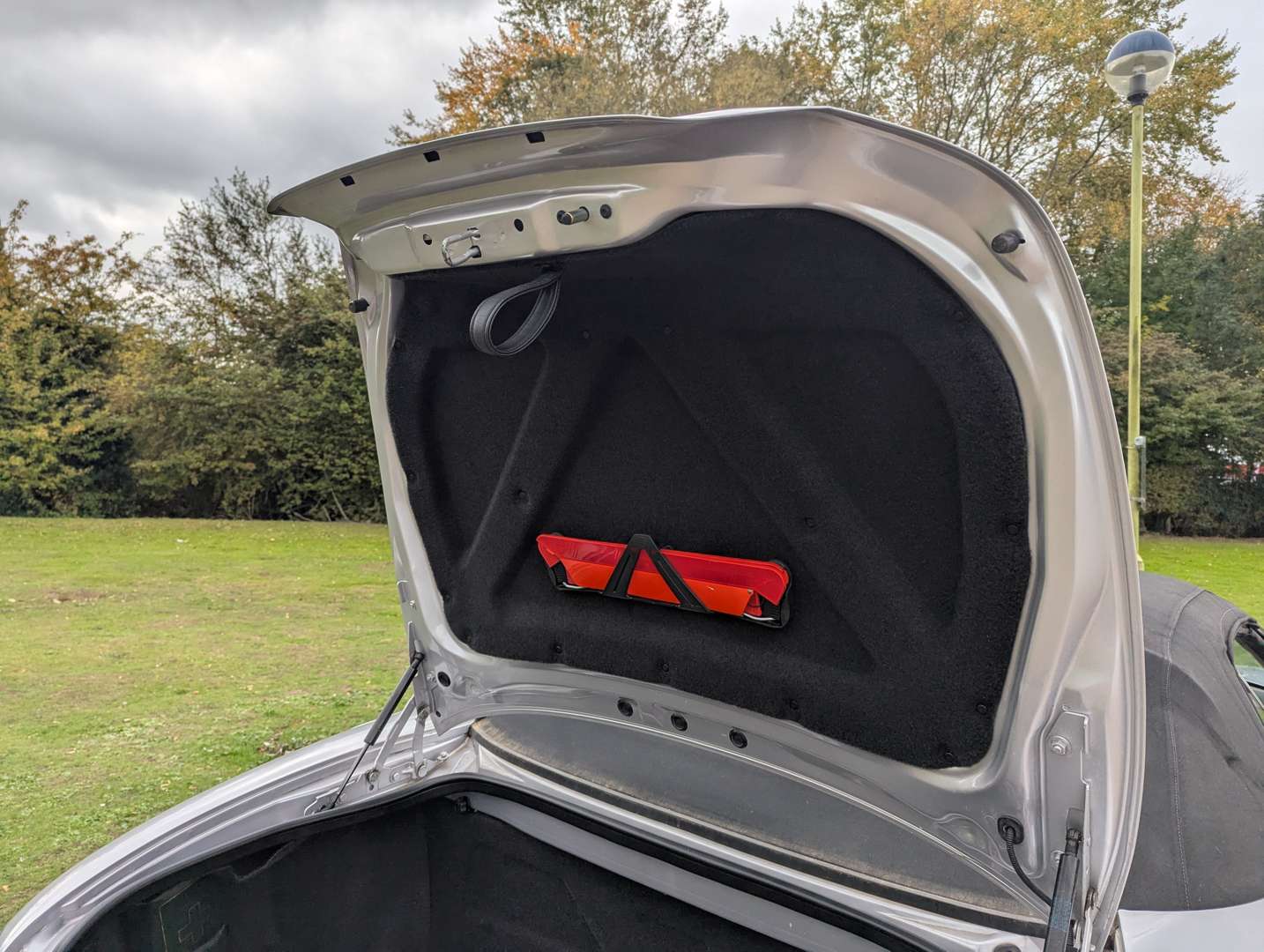 <p>2001 JAGUAR XK8 4.0 CONVERTIBLE AUTO</p>