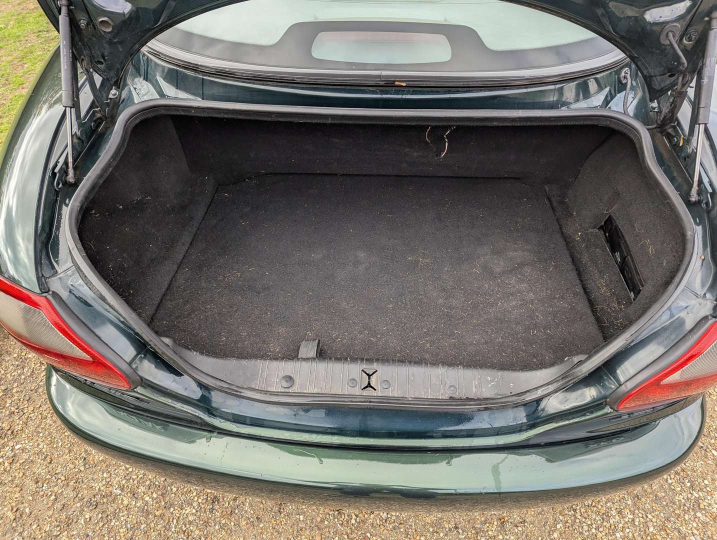 <p>1997 JAGUAR XK8 4.0 COUPE AUTO</p>