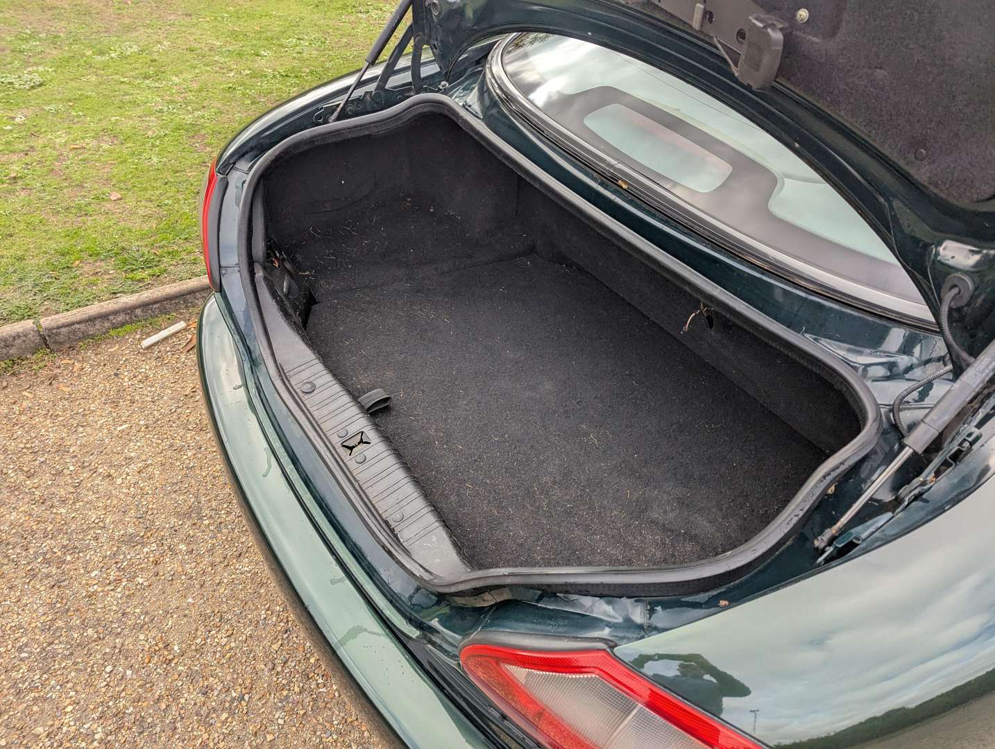 <p>1997 JAGUAR XK8 4.0 COUPE AUTO</p>