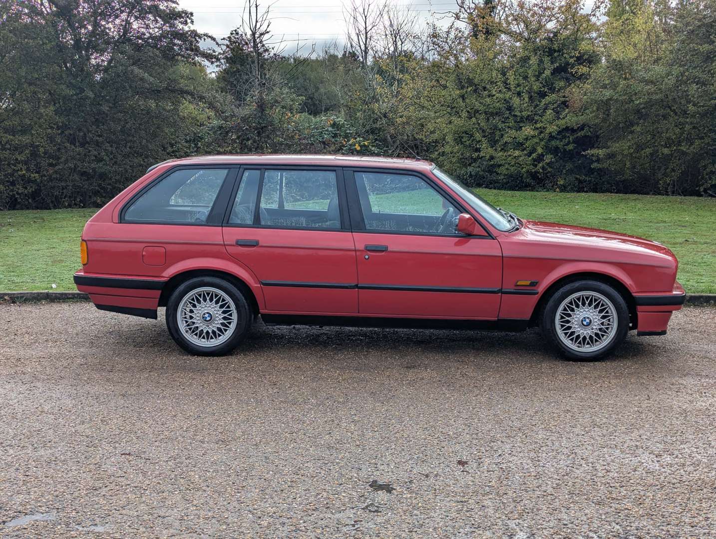 <p>1989 BMW E30 TOURING (E34 TDS CONVERSION)</p>