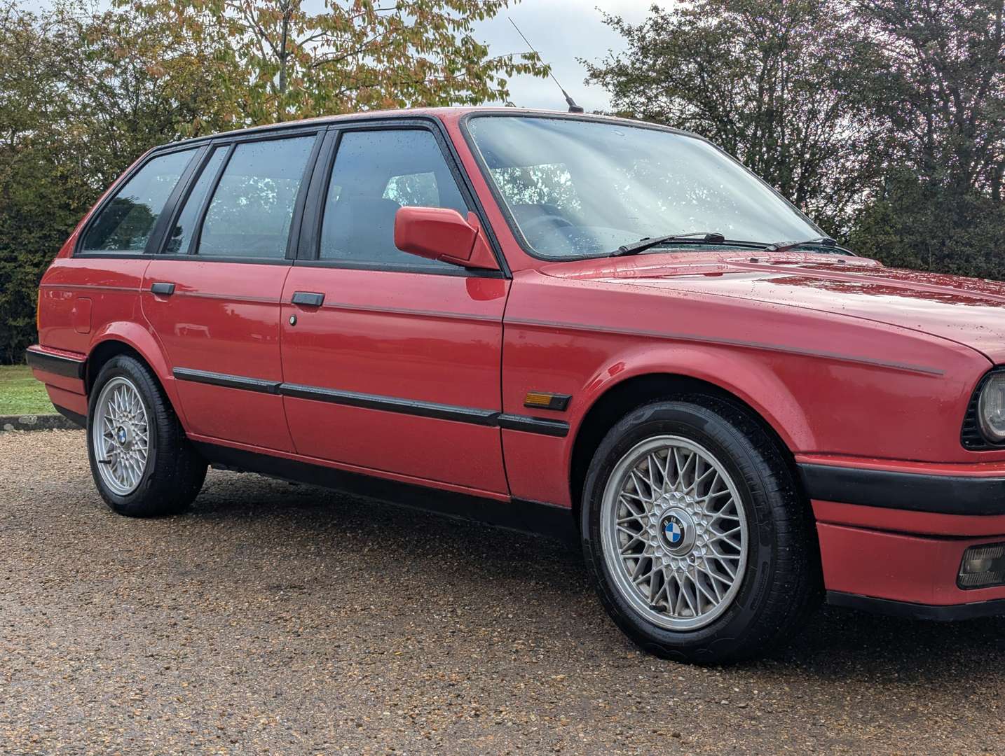 <p>1989 BMW E30 TOURING (E34 TDS CONVERSION)</p>