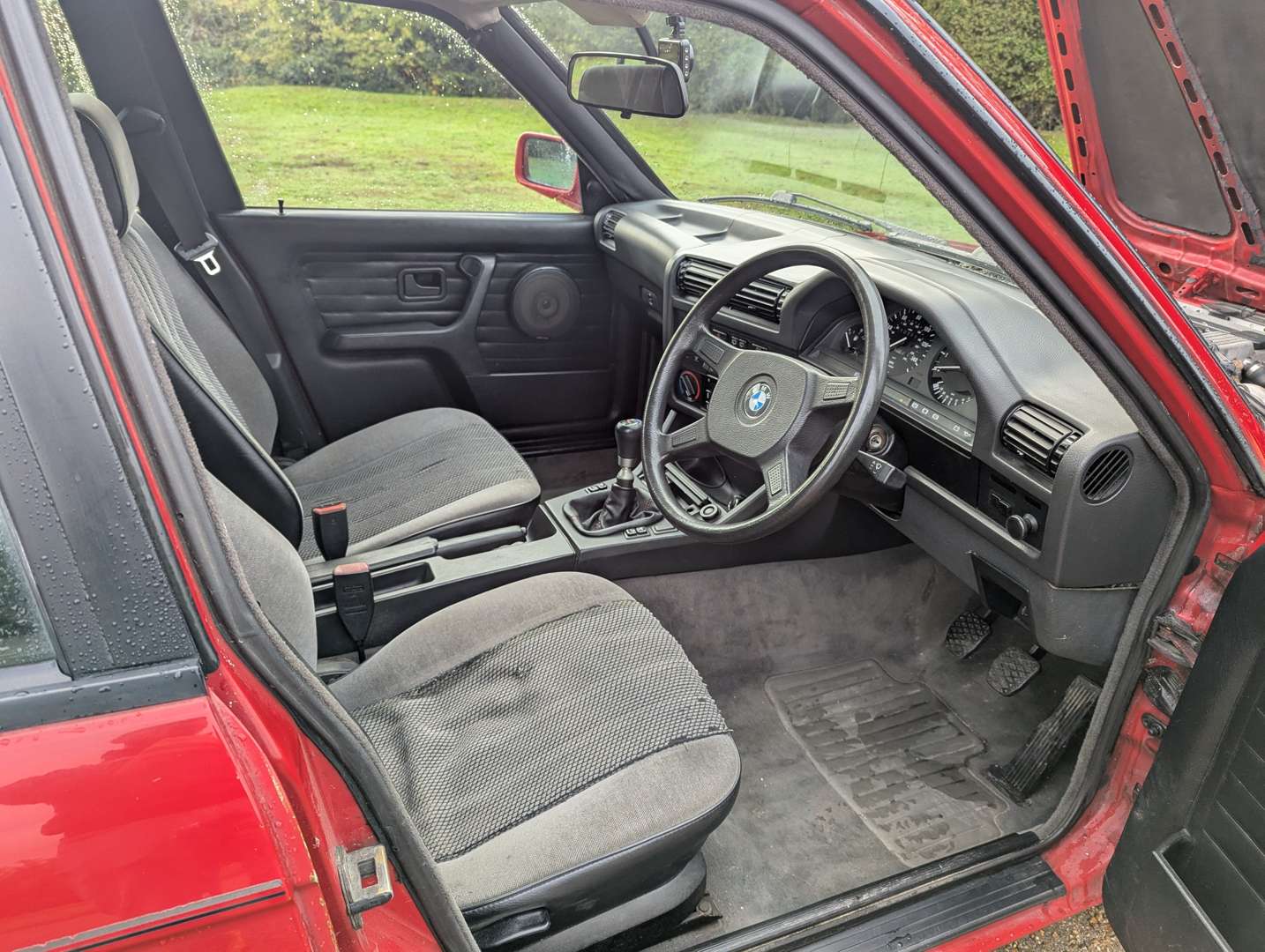 <p>1989 BMW E30 TOURING (E34 TDS CONVERSION)</p>