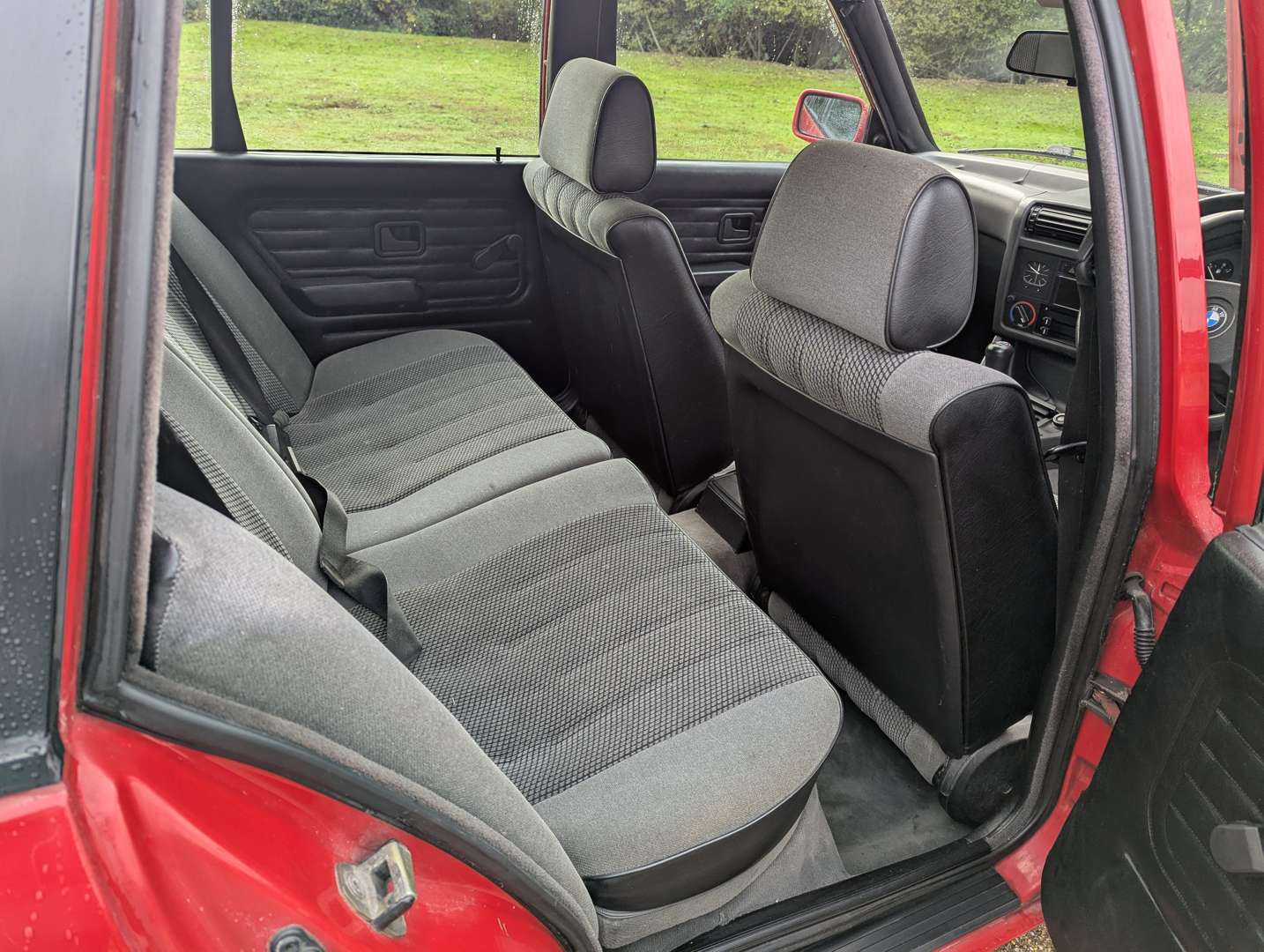 <p>1989 BMW E30 TOURING (E34 TDS CONVERSION)</p>