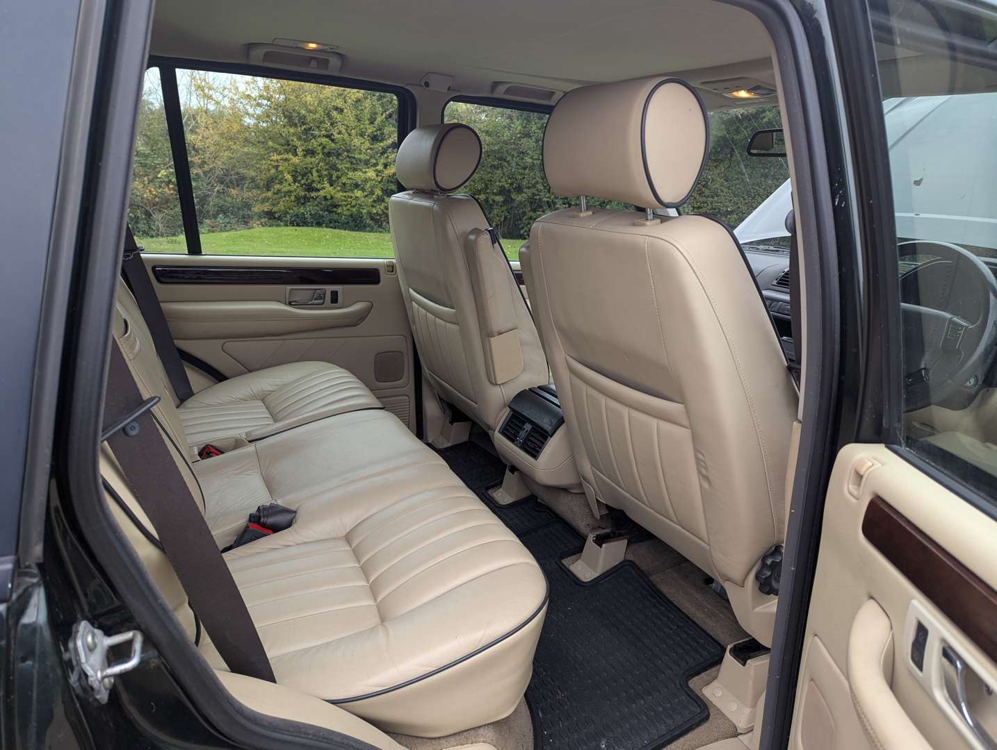 <p>2000 RANGE ROVER 2.5 DSE AUTO</p>