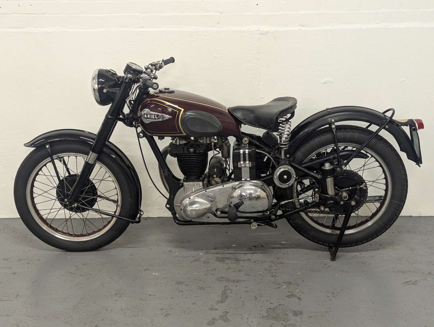 <p>1952 ARIEL 350 RED HUNTER</p>