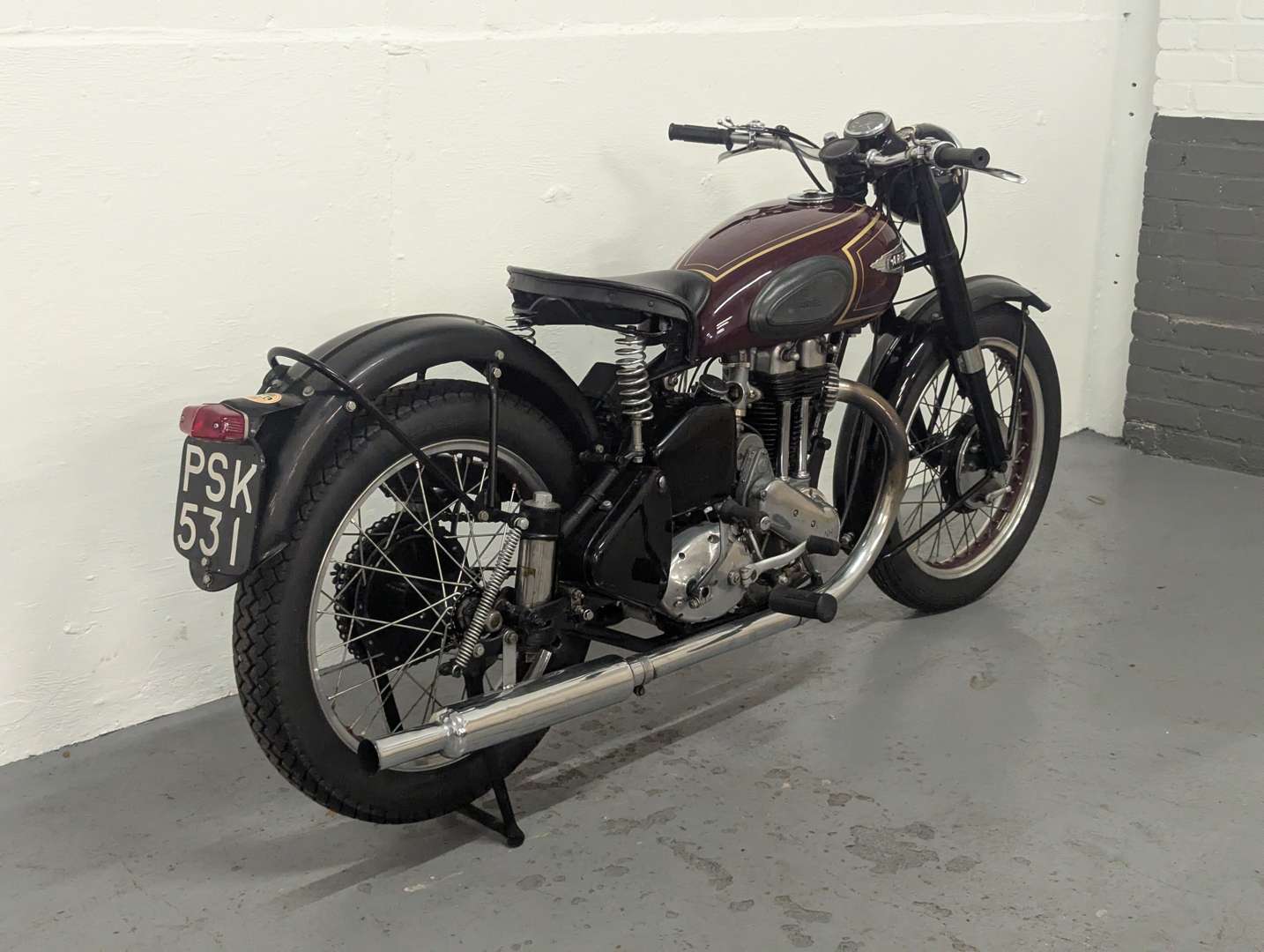 <p>1952 ARIEL 350 RED HUNTER</p>