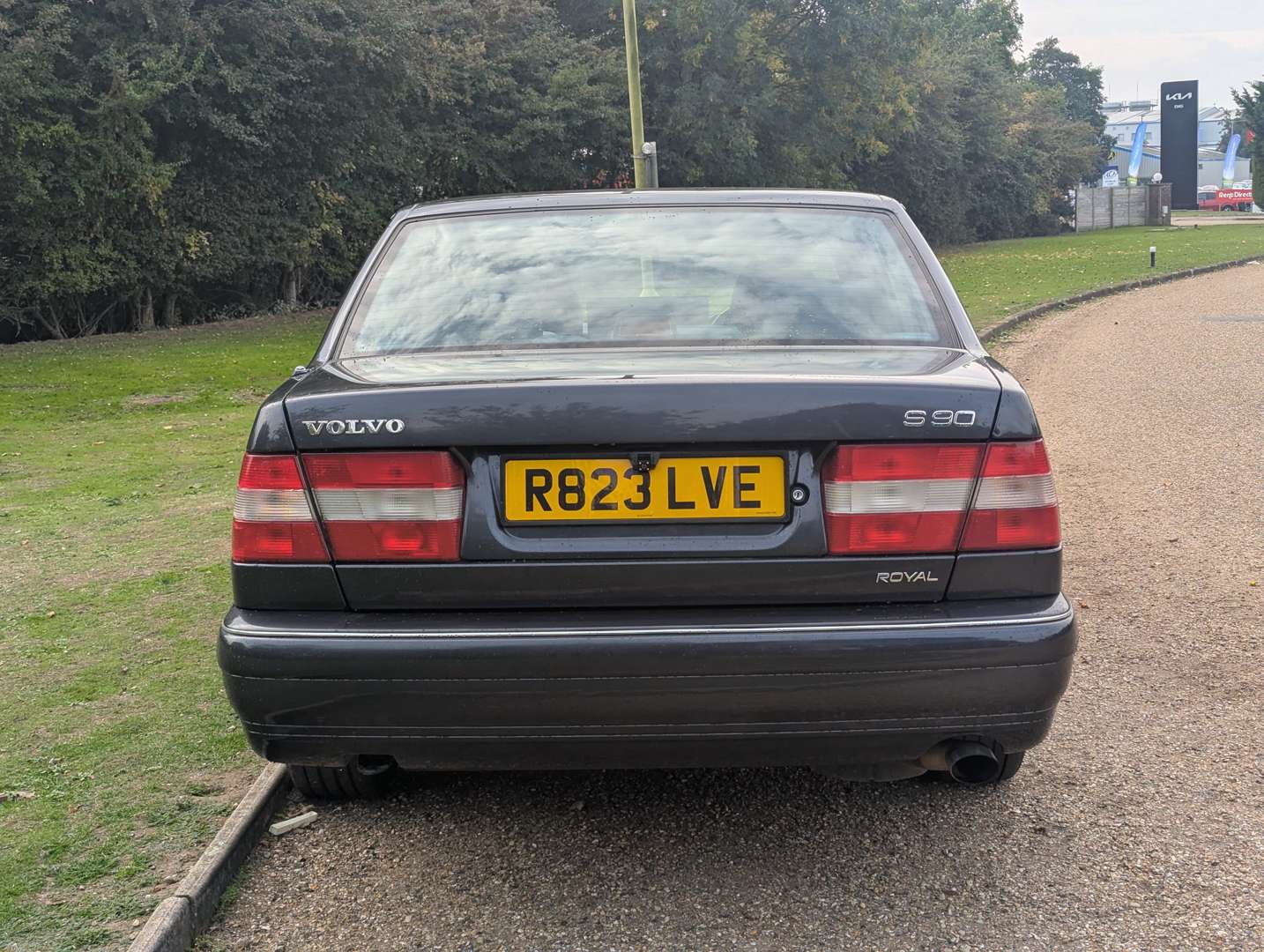<p>1998 VOLVO S90 ROYAL LWB</p>