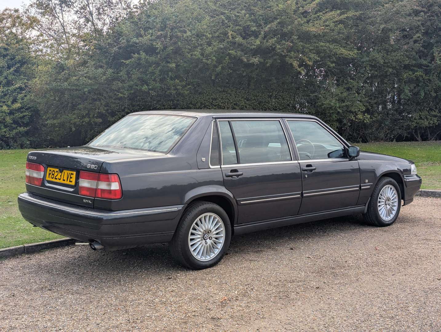 <p>1998 VOLVO S90 ROYAL LWB</p>