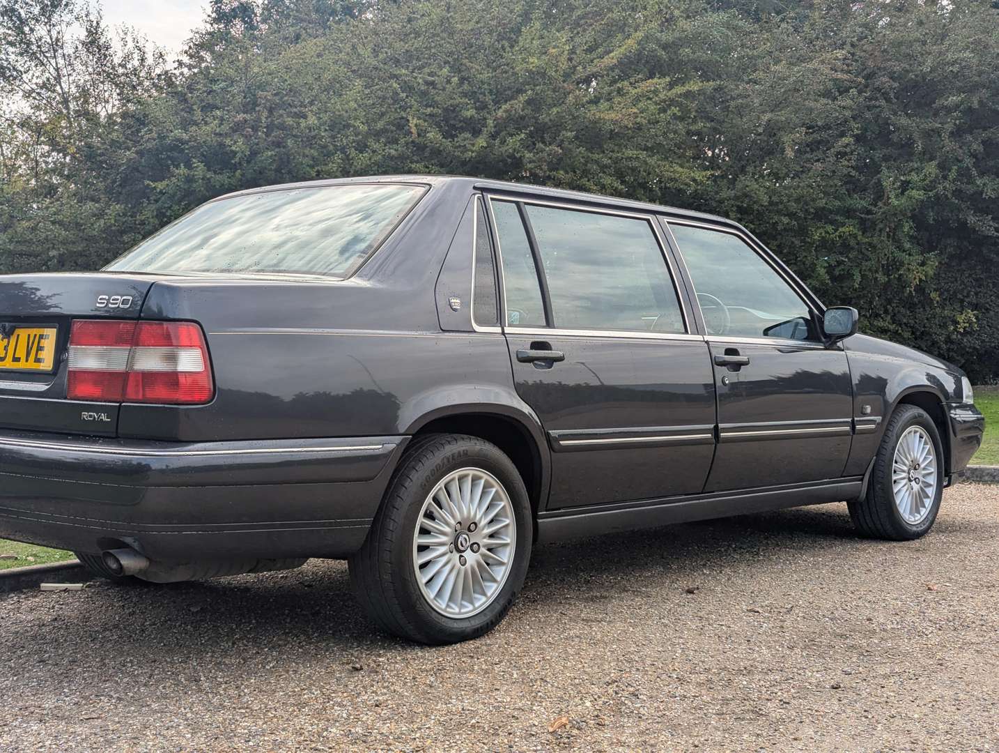 <p>1998 VOLVO S90 ROYAL LWB</p>