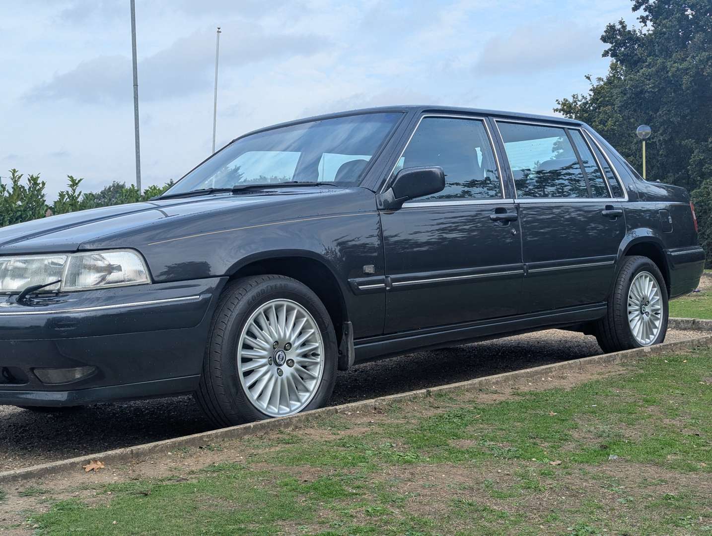<p>1998 VOLVO S90 ROYAL LWB</p>