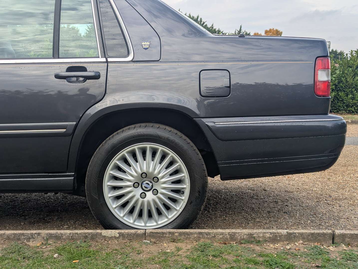 <p>1998 VOLVO S90 ROYAL LWB</p>