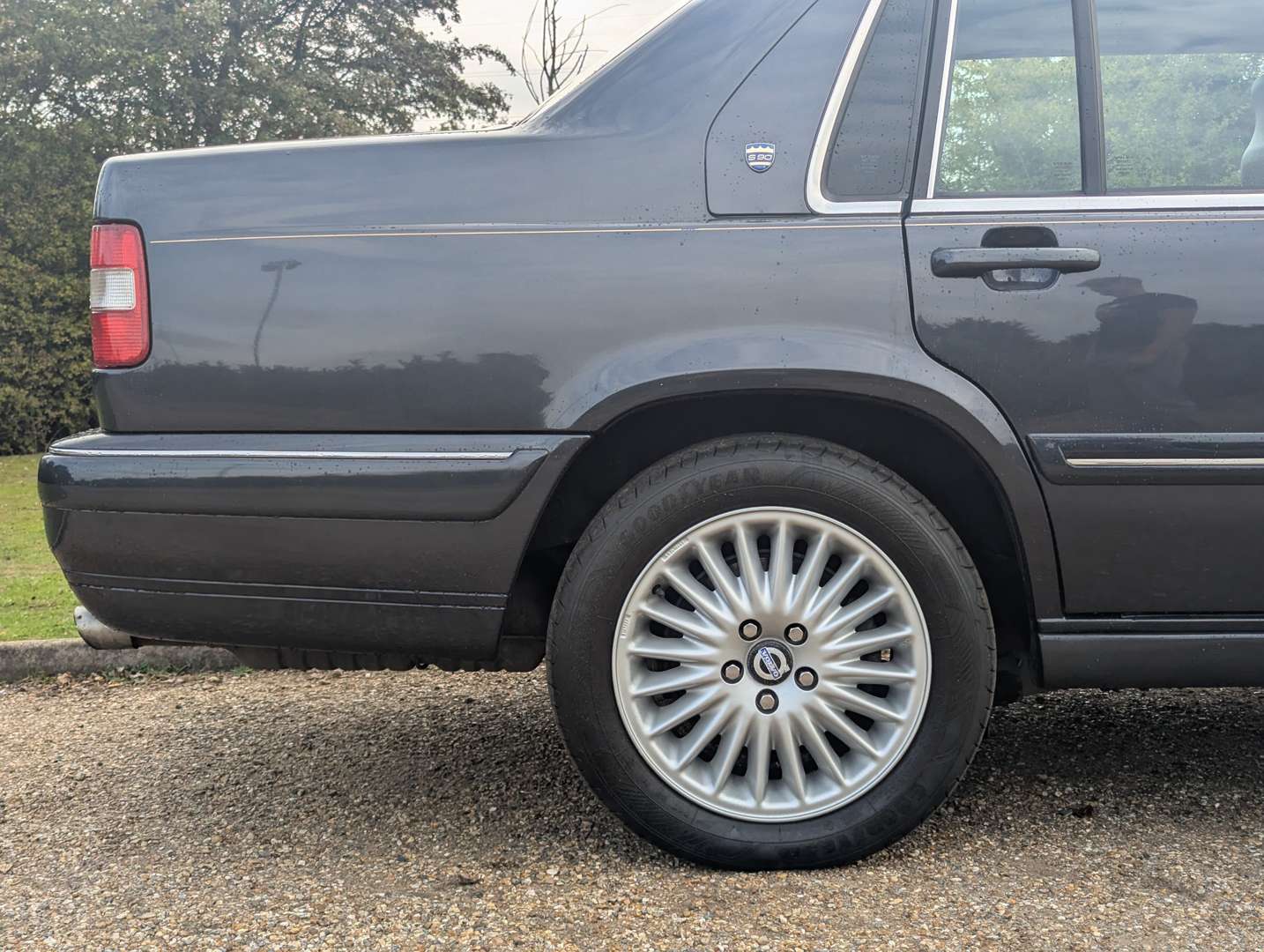 <p>1998 VOLVO S90 ROYAL LWB</p>