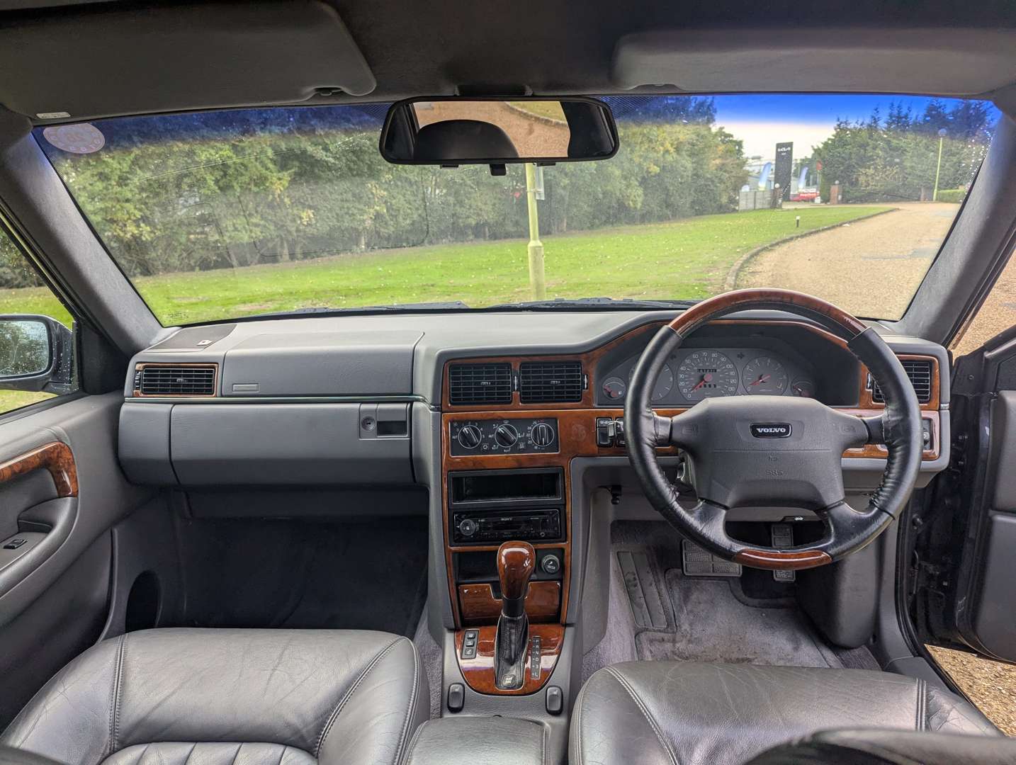 <p>1998 VOLVO S90 ROYAL LWB</p>