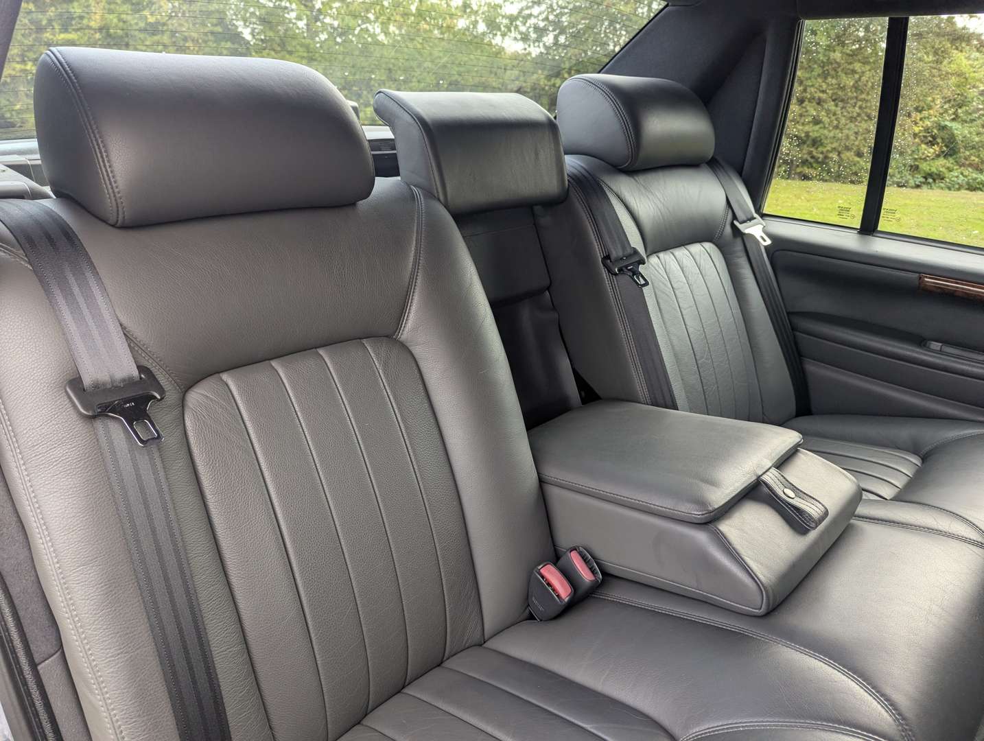 <p>1998 VOLVO S90 ROYAL LWB</p>