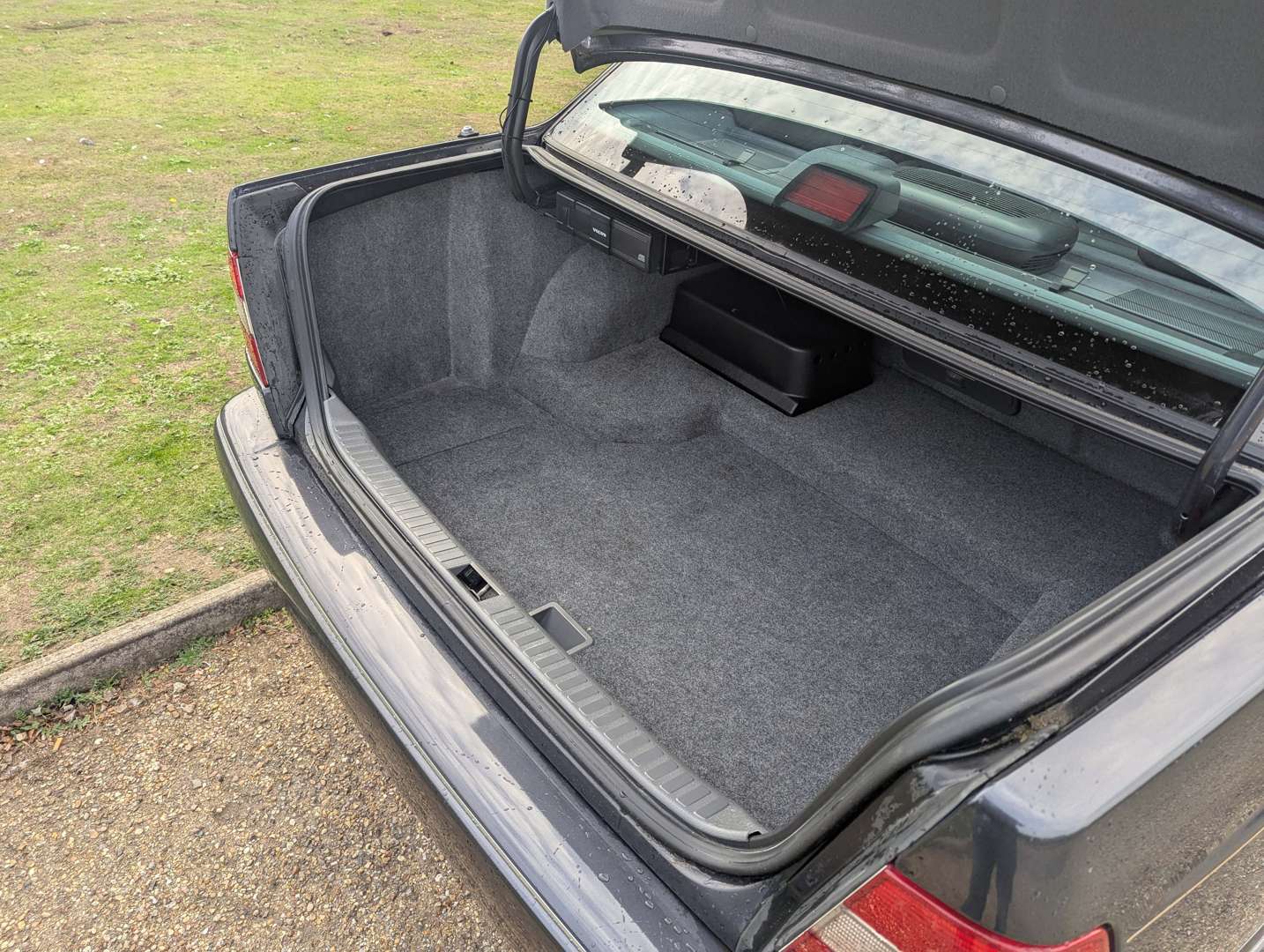 <p>1998 VOLVO S90 ROYAL LWB</p>