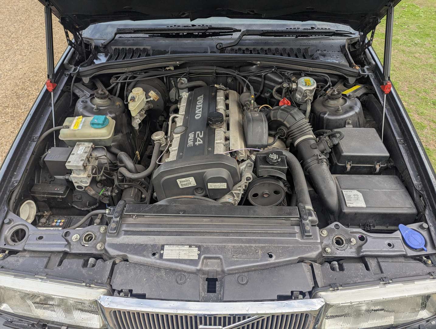 <p>1998 VOLVO S90 ROYAL LWB</p>