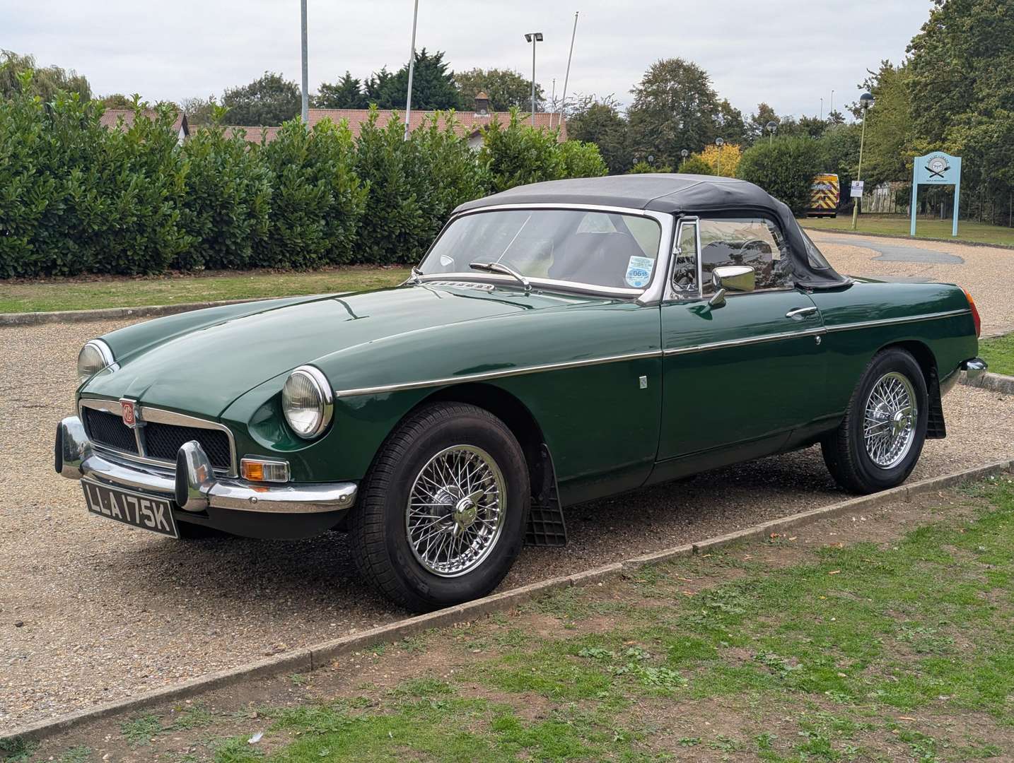 <p>1972 MG B ROADSTER AUTOMATIC</p>
