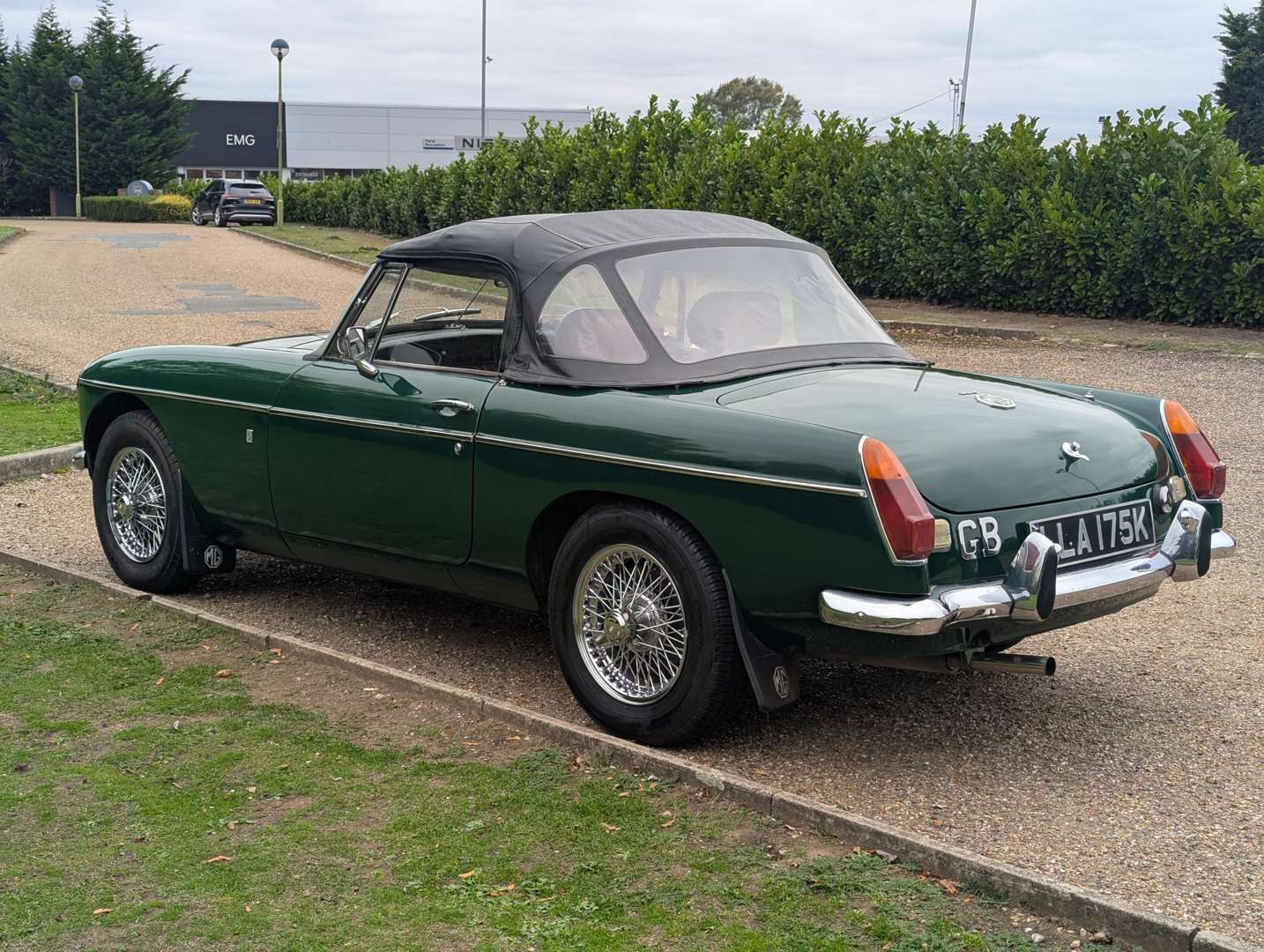 <p>1972 MG B ROADSTER AUTOMATIC</p>