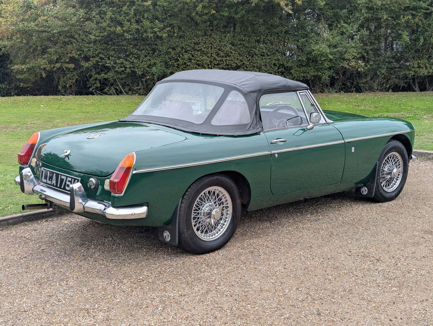 <p>1972 MG B ROADSTER AUTOMATIC</p>