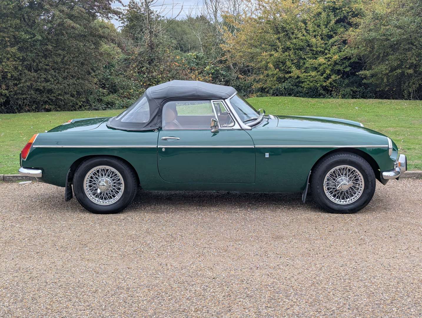 <p>1972 MG B ROADSTER AUTOMATIC</p>
