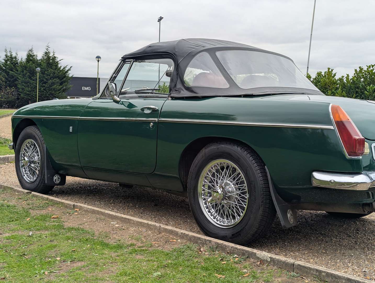 <p>1972 MG B ROADSTER AUTOMATIC</p>