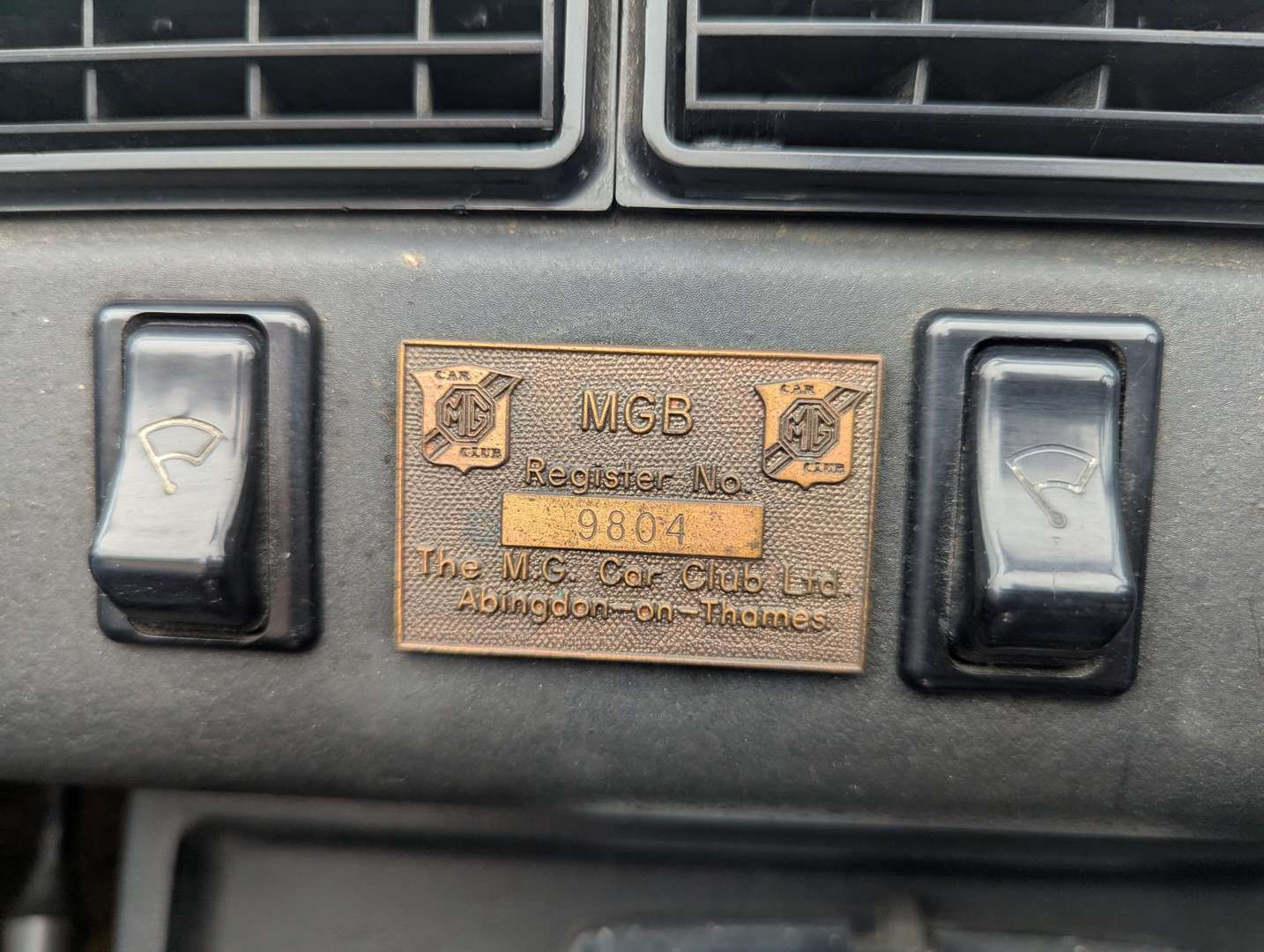 <p>1972 MG B ROADSTER AUTOMATIC</p>