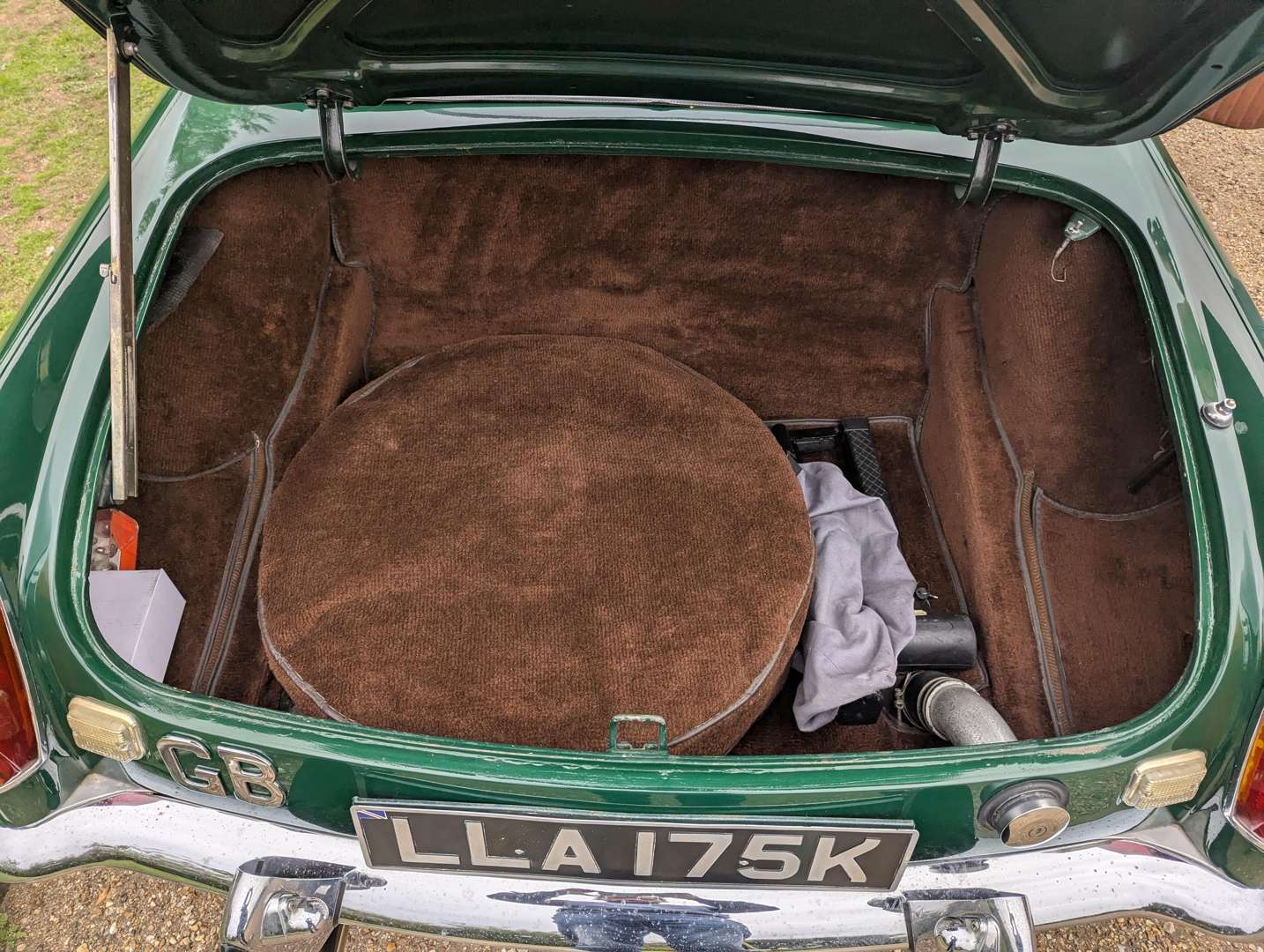 <p>1972 MG B ROADSTER AUTOMATIC</p>