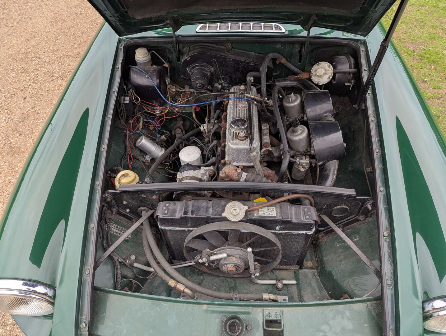 <p>1972 MG B ROADSTER AUTOMATIC</p>
