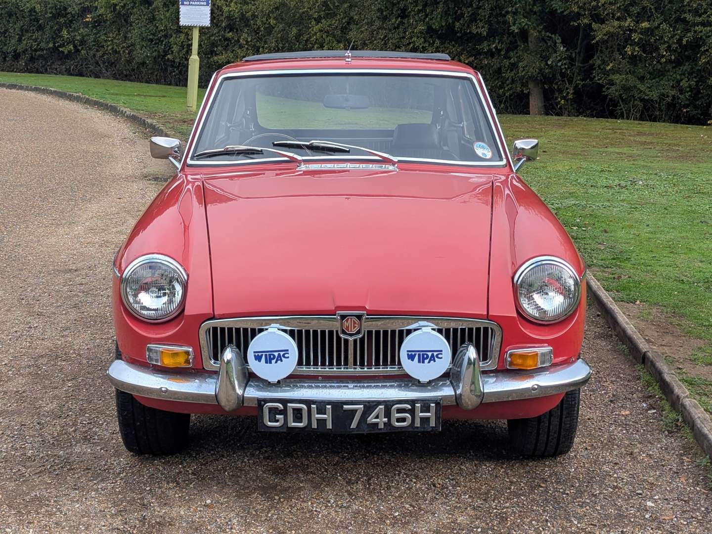 <p>1970 MG B GT</p>
