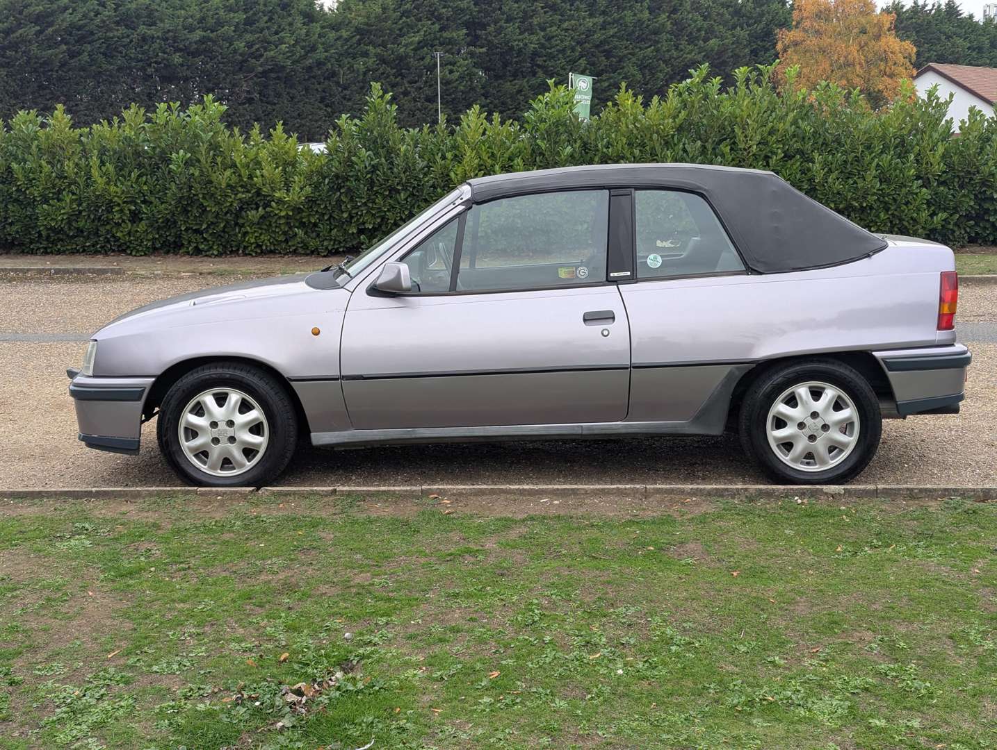 <p>1990 VAUXHALL ASTRA GTE CONVERTIBLE</p>