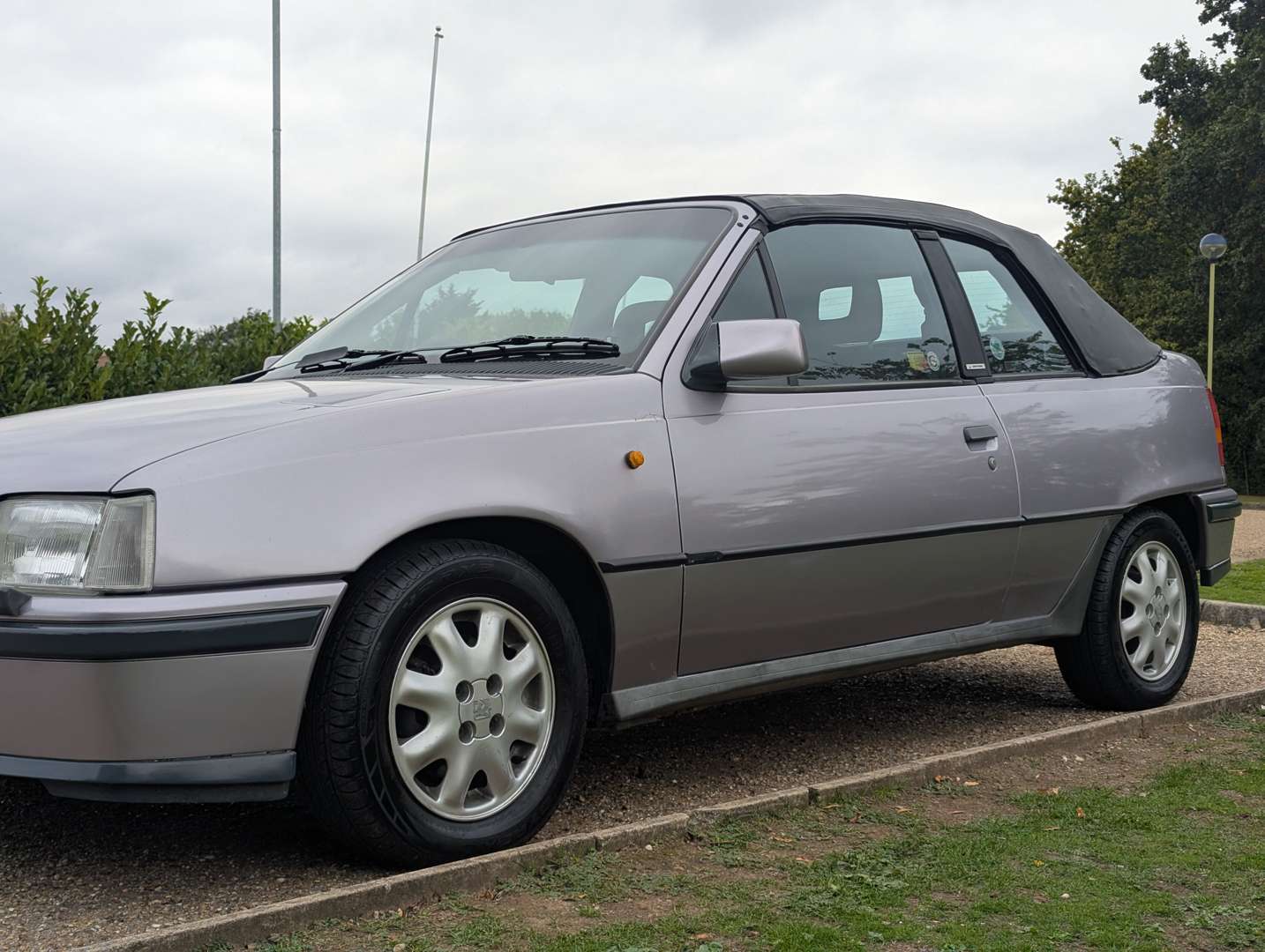 <p>1990 VAUXHALL ASTRA GTE CONVERTIBLE</p>