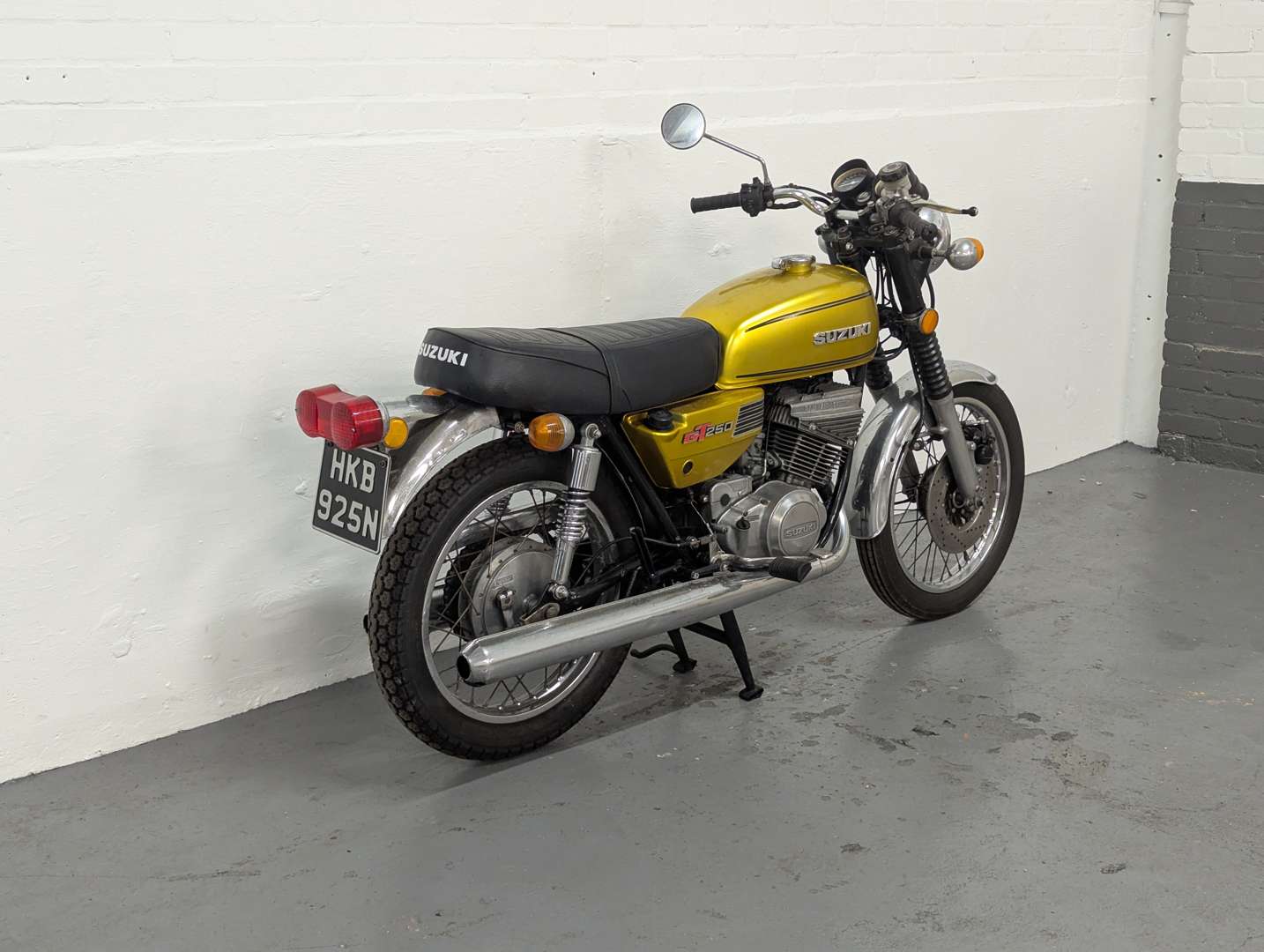 <p>1975 SUZUKI GT250</p>