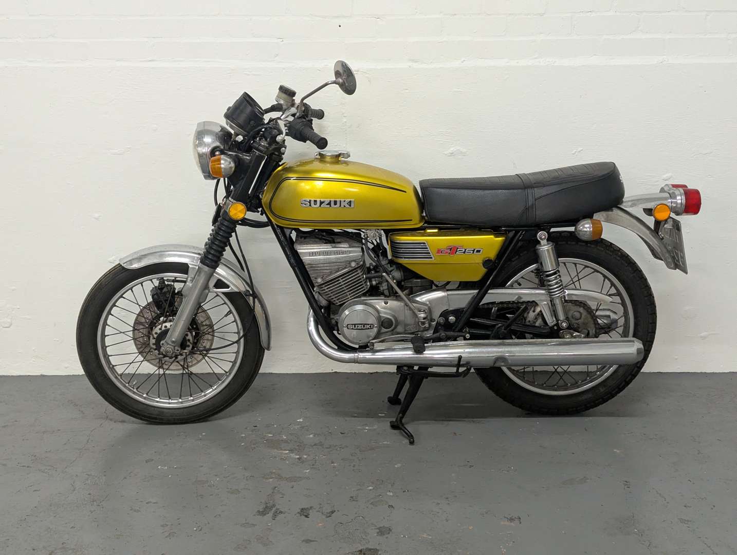 <p>1975 SUZUKI GT250</p>