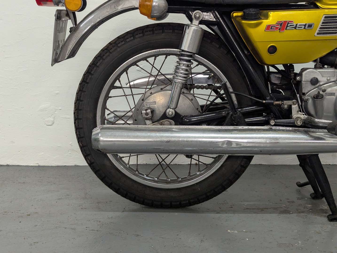 <p>1975 SUZUKI GT250</p>