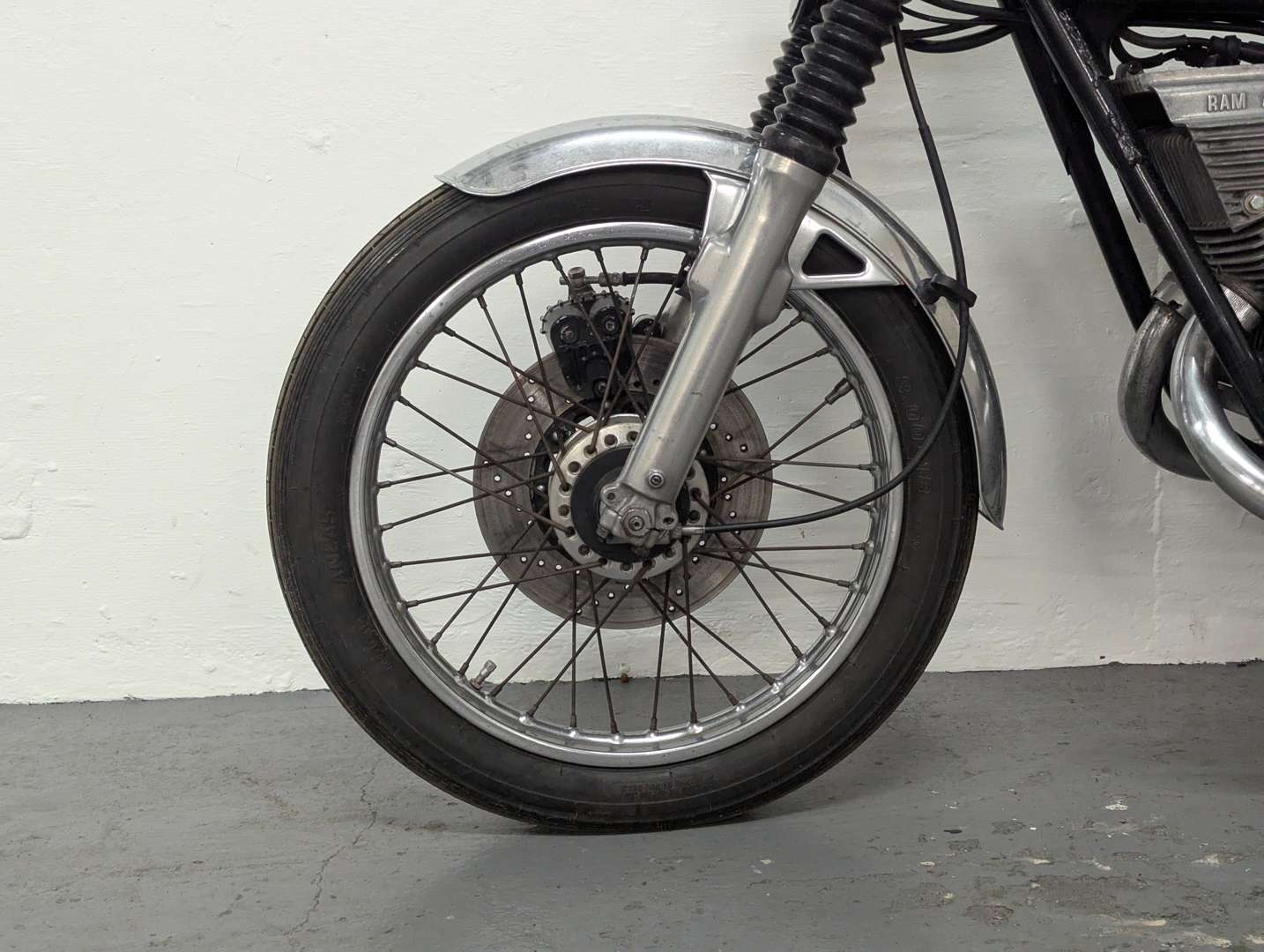 <p>1975 SUZUKI GT250</p>