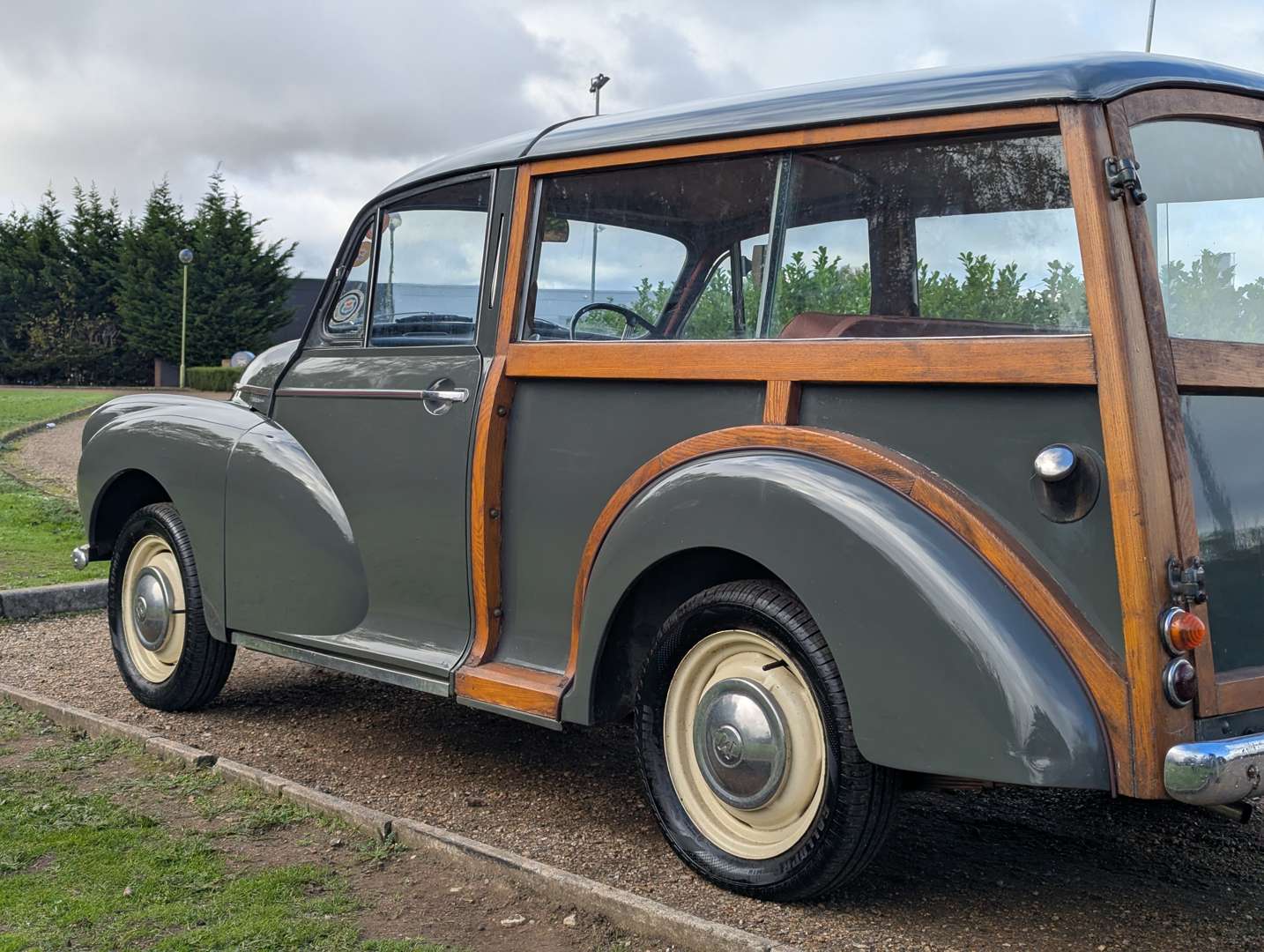 <p>1961 MORRIS MINOR 1000 TRAVELLER</p>