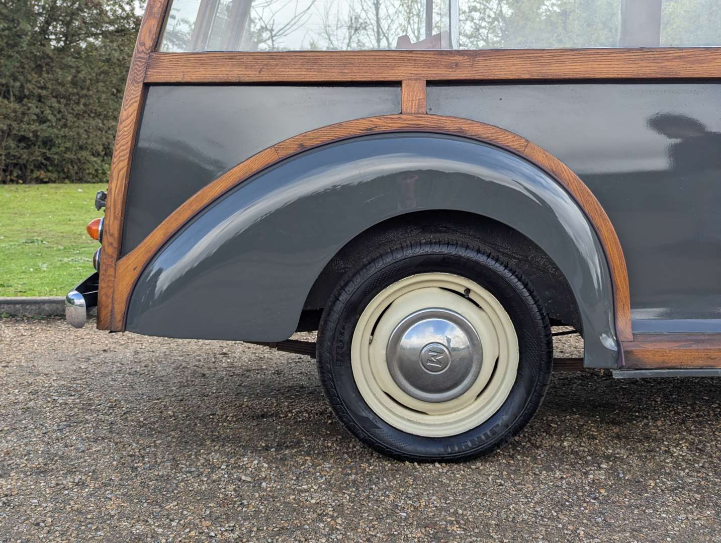 <p>1961 MORRIS MINOR 1000 TRAVELLER</p>